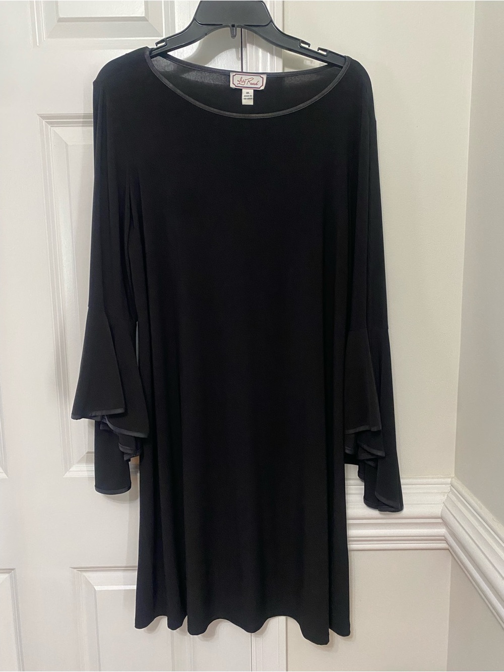 Ivy Road Women's Black Bell-Sleeve Dress